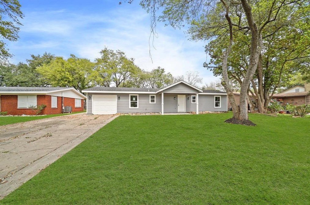 1042 19th Ave N, Texas City, TX 77590