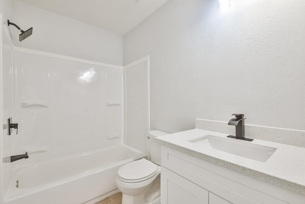 8511 Streamside Dr, Houston TX  77088-4411 exterior