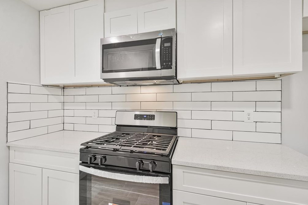 8511 Streamside Dr, Houston TX  77088-4411 exterior