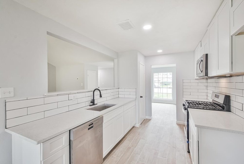 8511 Streamside Dr, Houston TX  77088-4411 exterior