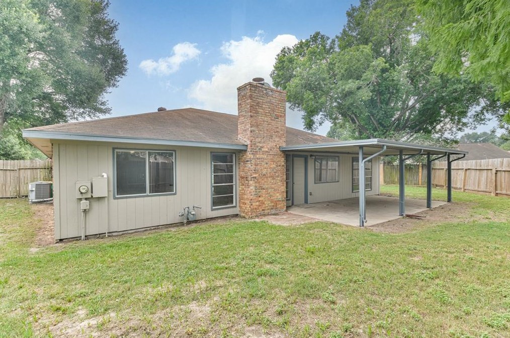 8511 Streamside Dr, Houston TX  77088-4411 exterior