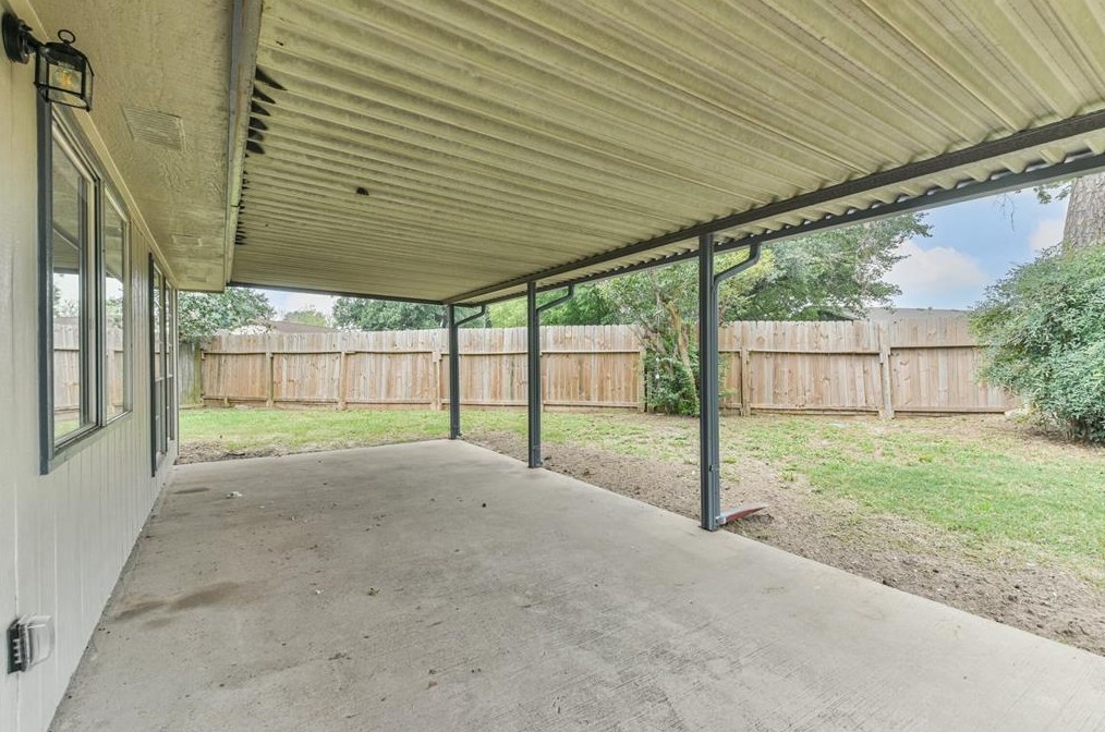 8511 Streamside Dr, Houston TX  77088-4411 exterior