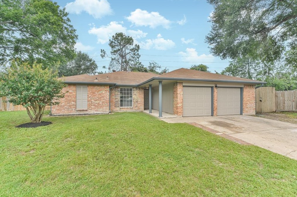 8511 Streamside Dr, Houston TX  77088-4411 exterior