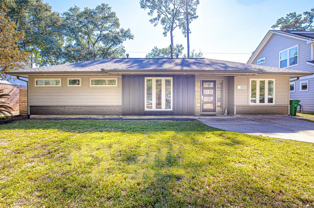 1301 Candlelight Ln, Houston, TX 77018