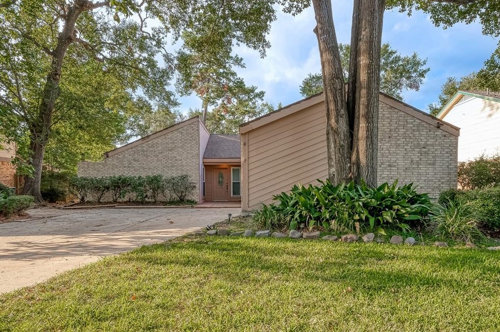 3730 Blue Lake Dr, Spring, TX 77388