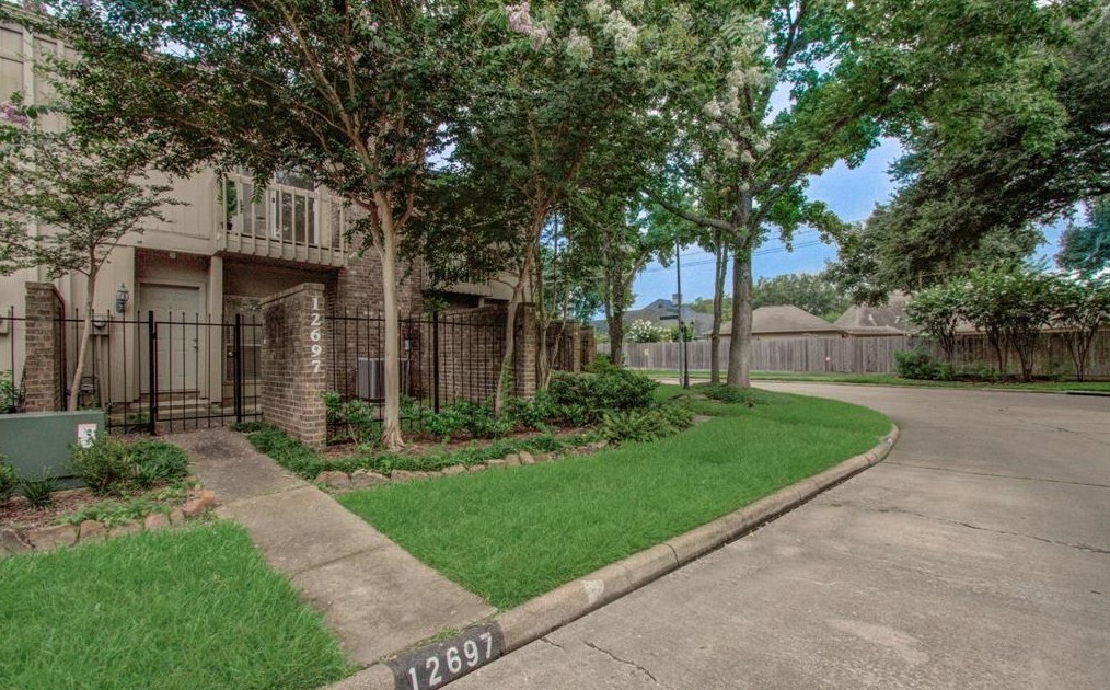 12697 Briar Patch Rd, Houston, TX 77077-2331