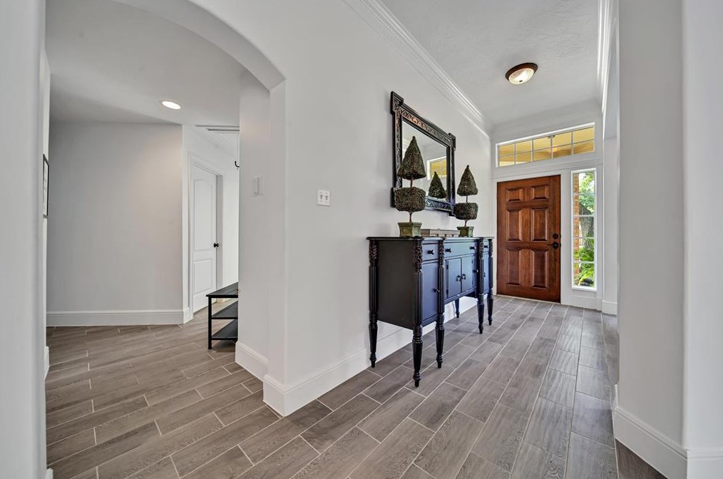 5631 Lk Pl Dr, Houston TX 77041-6653 exterior