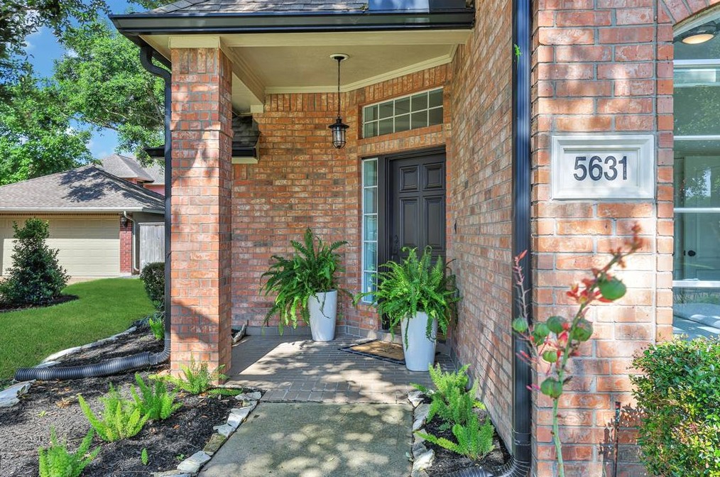 5631 Lake Place Dr, Houston, TX 77041-6654
