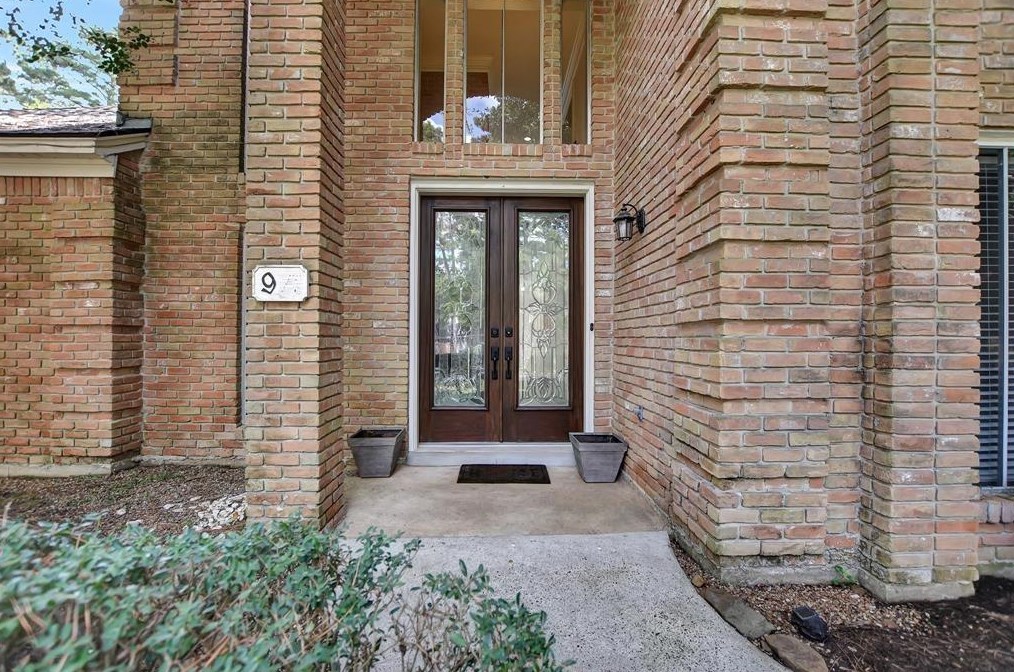 9 Robin Springs Pl, Spring TX  77381-3192 exterior