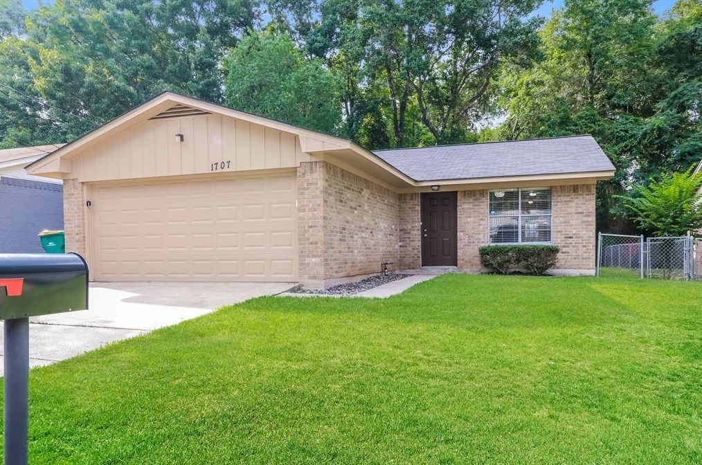 1707 Meridian Ct, Conroe, TX 77301