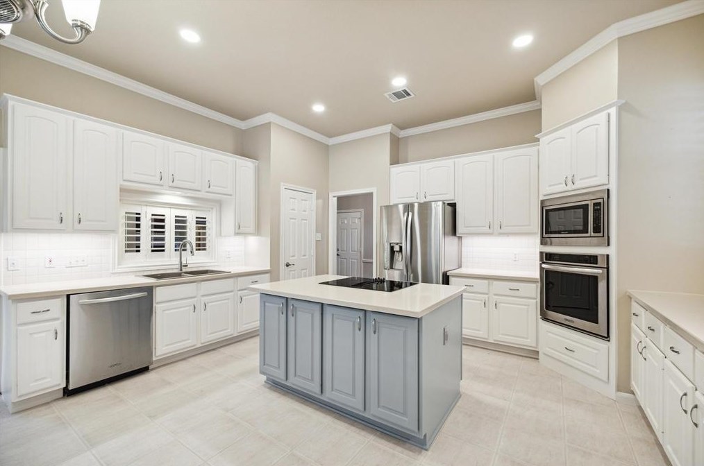 15 Crownberry Ct, Spring, TX 77381-2959
