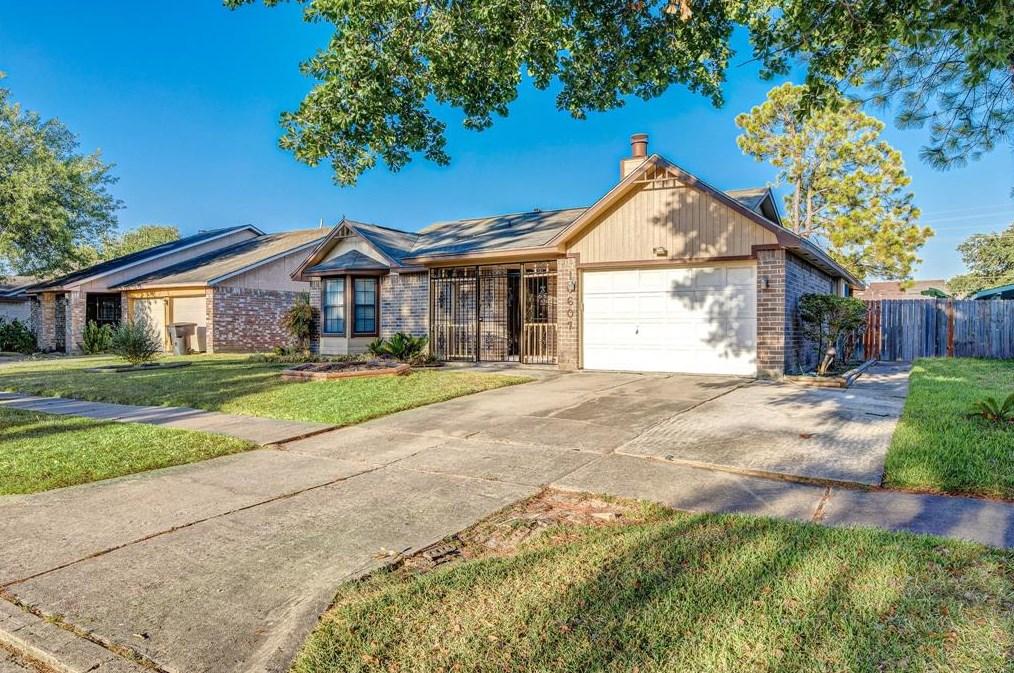 16607 Sentinel Dr, Houston, TX 77053