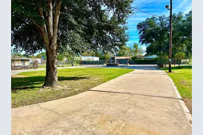 8766 Beauxart Garden Road, Beaumont, TX 77705 - Photo 14