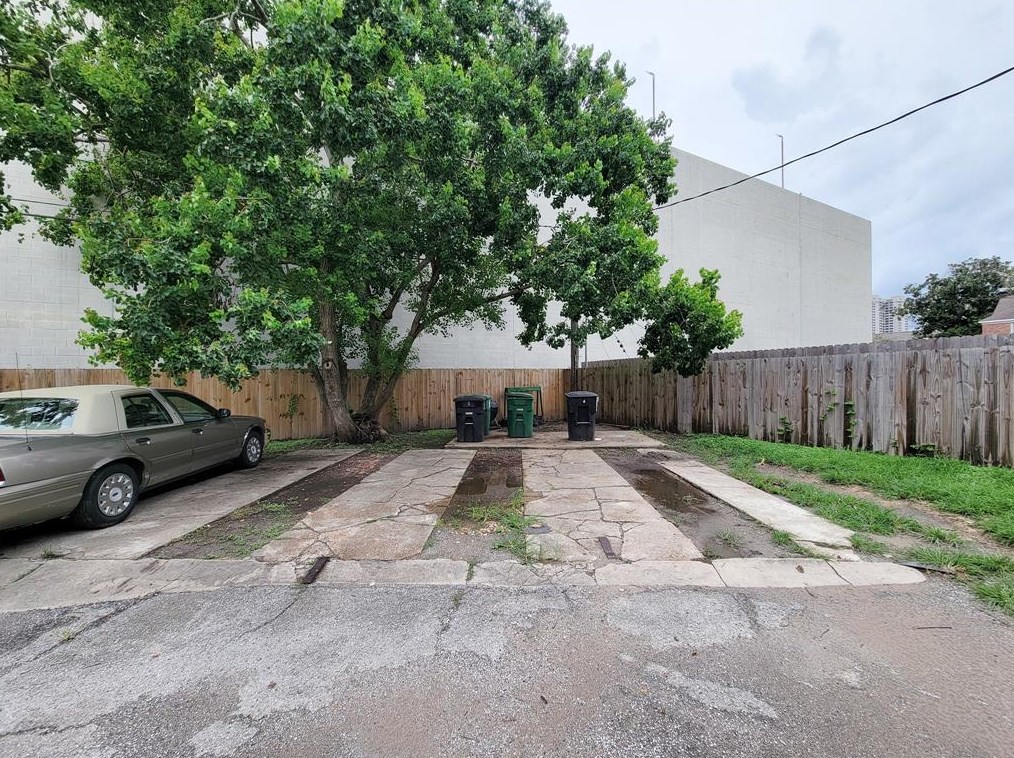 1818 Calumet St, Houston TX  77004-7212 exterior