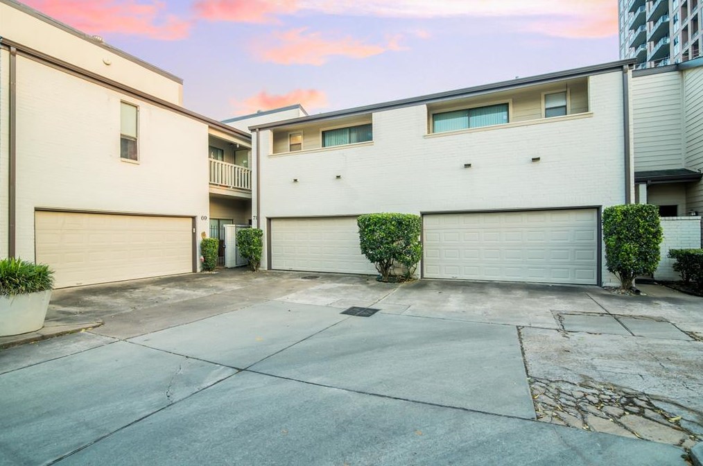 71 Chelsea Blvd, Houston TX  77006-6246 exterior