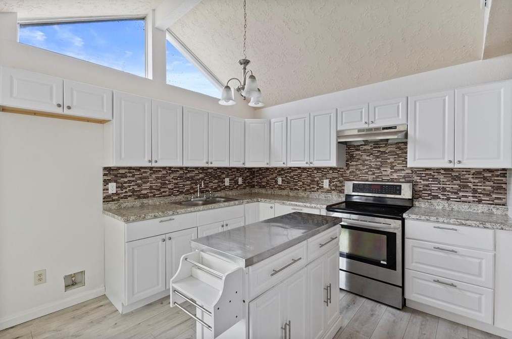 8763 Vinkins Rd, Houston TX  77071-2834 exterior