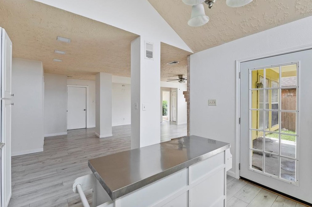 8763 Vinkins Rd, Houston TX  77071-2834 exterior