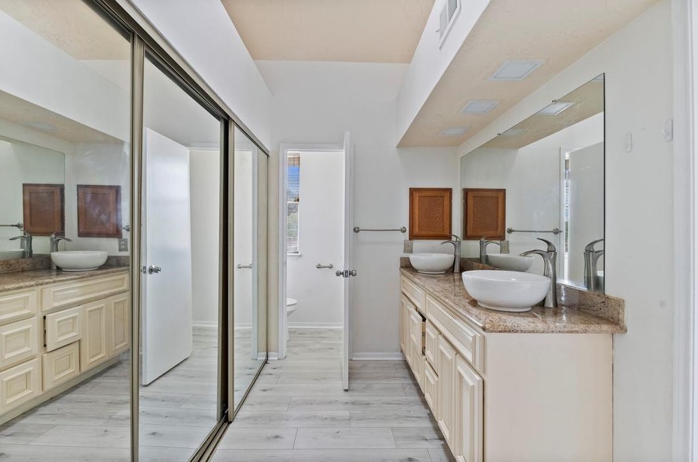 8763 Vinkins Rd, Houston TX  77071-2834 exterior