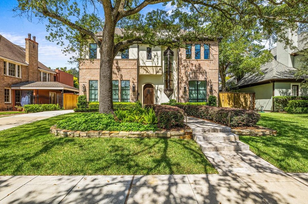 2114 Pelham Dr, Houston, TX 77019-3529