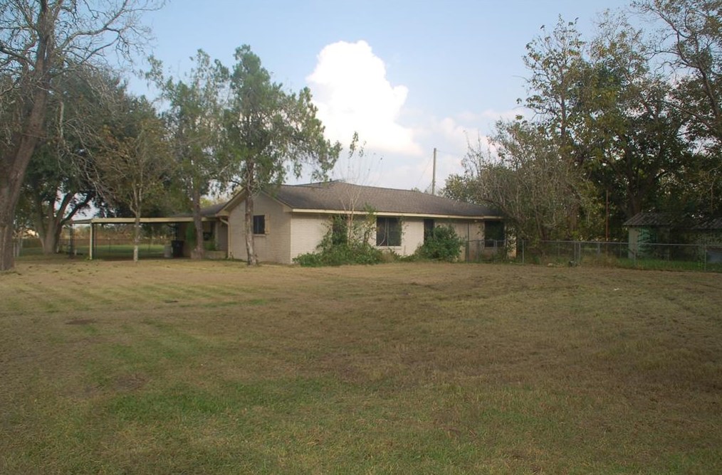 510 E Fm 1093 Rd, Wallis, TX 77485