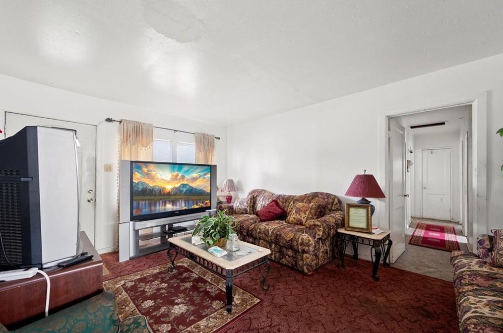 5026 Ridgeway Dr, Houston, TX 77033-3541