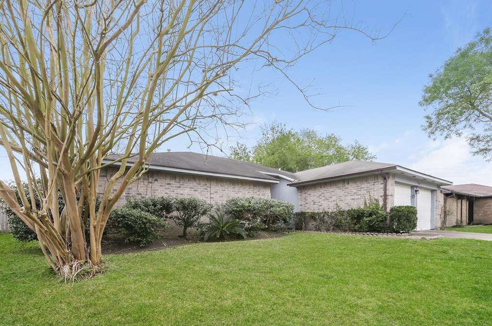 2026 Summer Place Dr, Missouri City TX  77489-3049 exterior