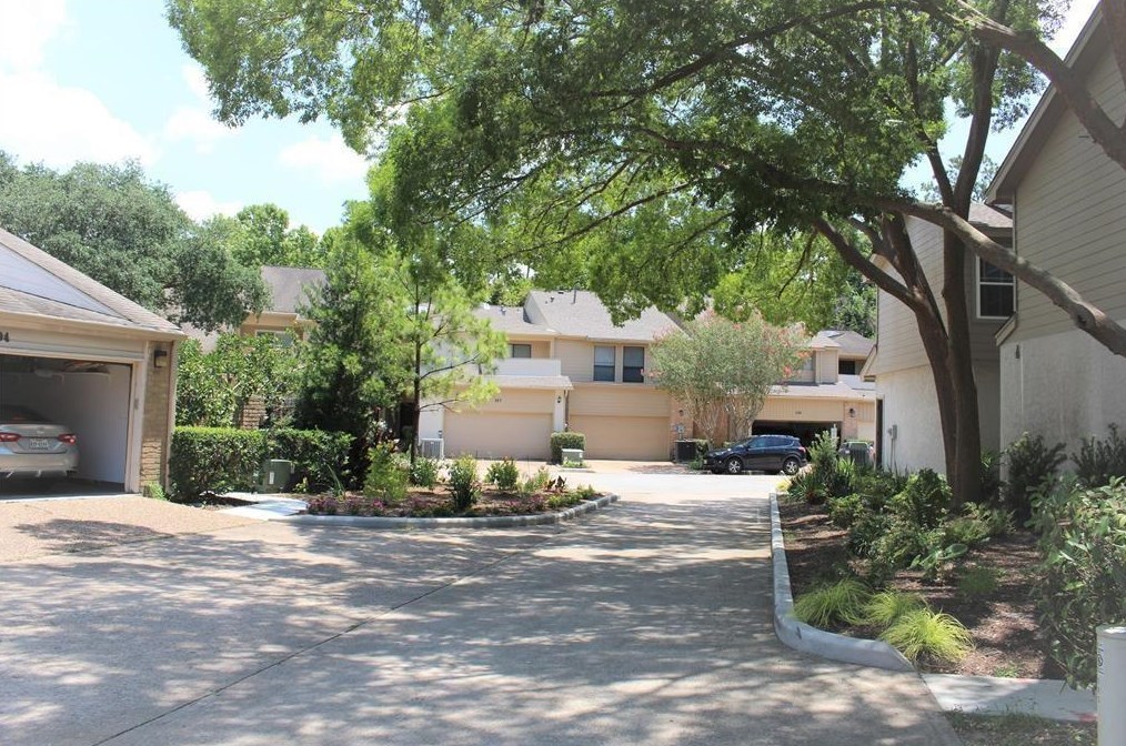 12625 Memorial Dr Apt 127, Houston, TX 77024
