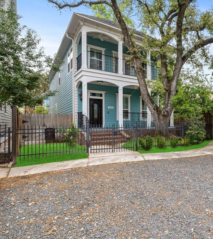 1018 Waverly, Houston TX  77008-6760 exterior