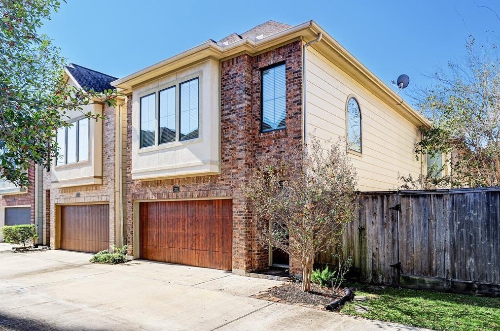321 Cage St, Houston, TX 77020-6113