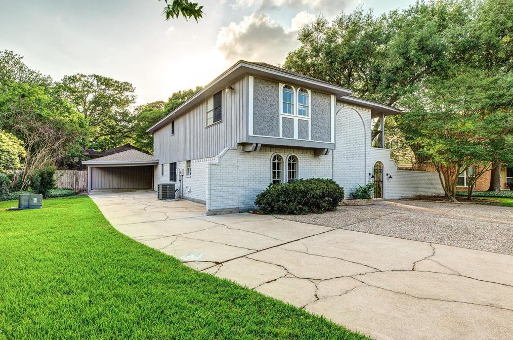 603 Woodpark Dr, Taylor Lake Village, TX 77586