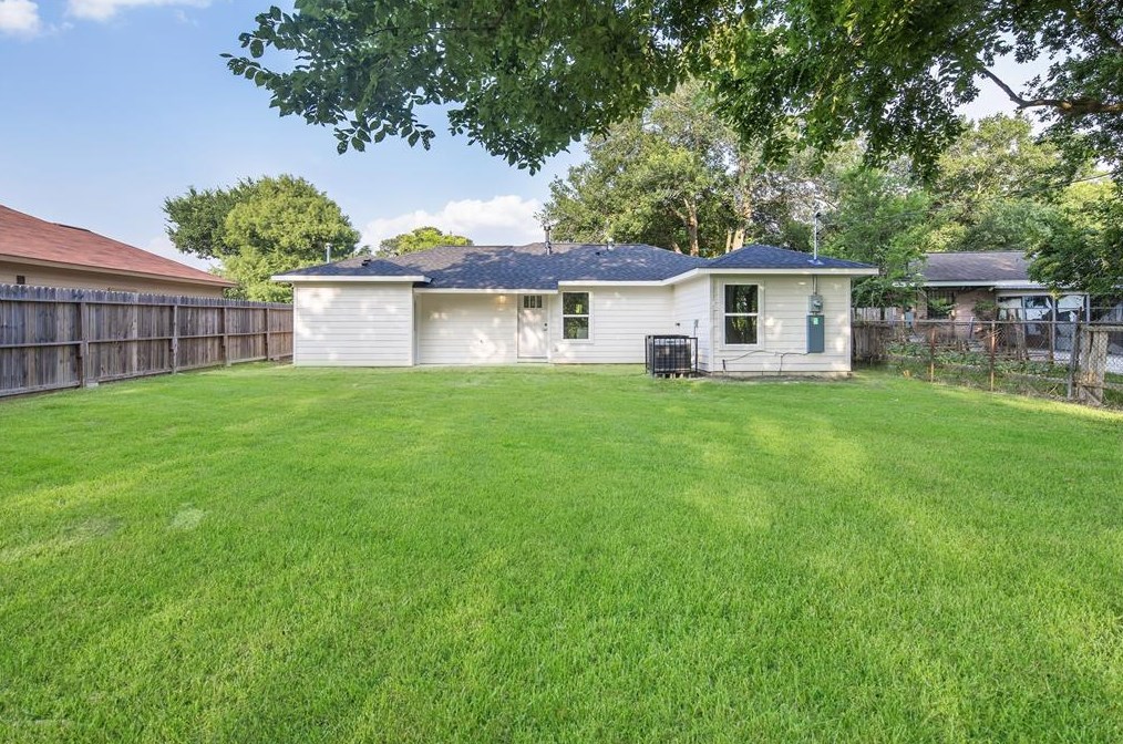 9534 Ashville Dr, Houston TX  77051-3209 exterior