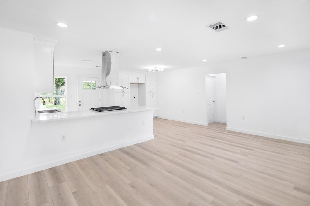 9534 Ashville Dr, Houston, TX 77051-3253