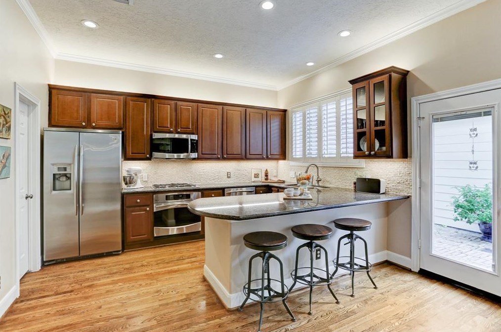 530 Park Trail Ln, Houston, TX 77007
