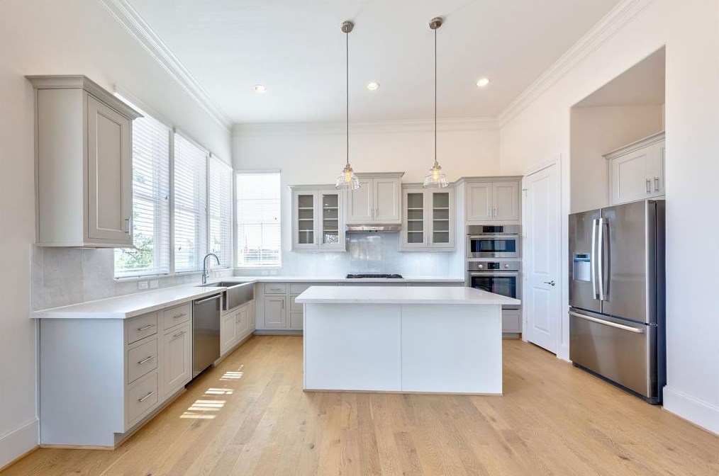 3311 11th St, Houston, TX 77008-6110