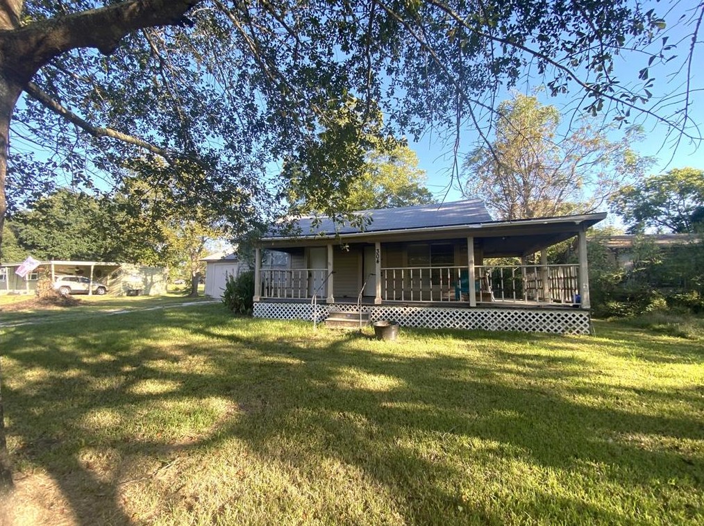 304 W Elizabeth St, Chita, TX 75862