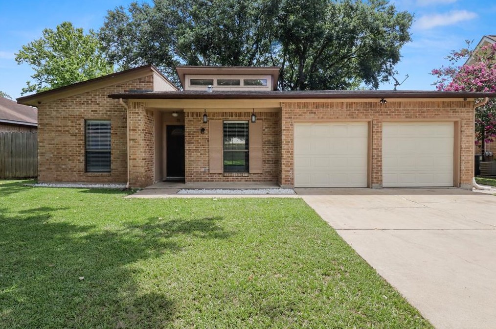 15 Murex St, Bay City, TX 77414-2774
