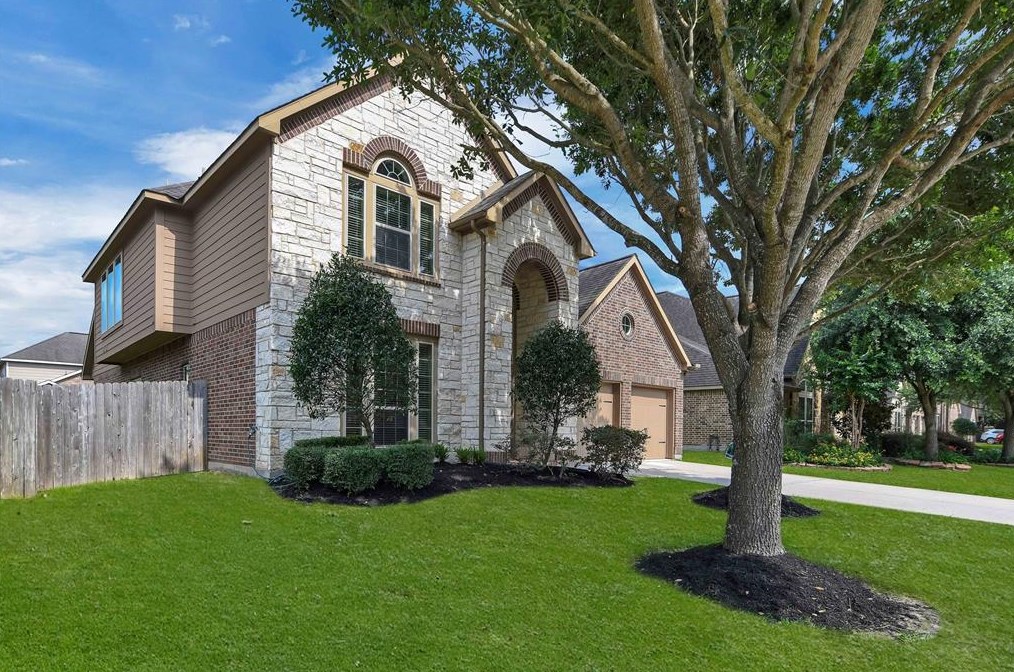 2611 Night Song Dr, Pearland, TX 77584-3736