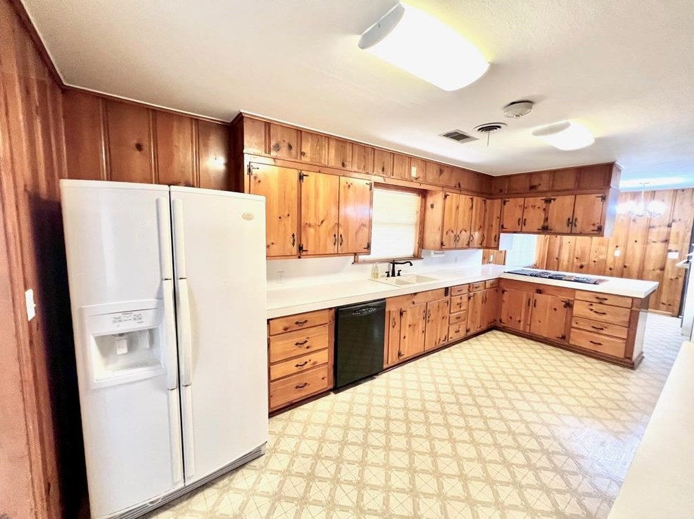 408 Crescent Dr, Bridge City, TX 77611-4102