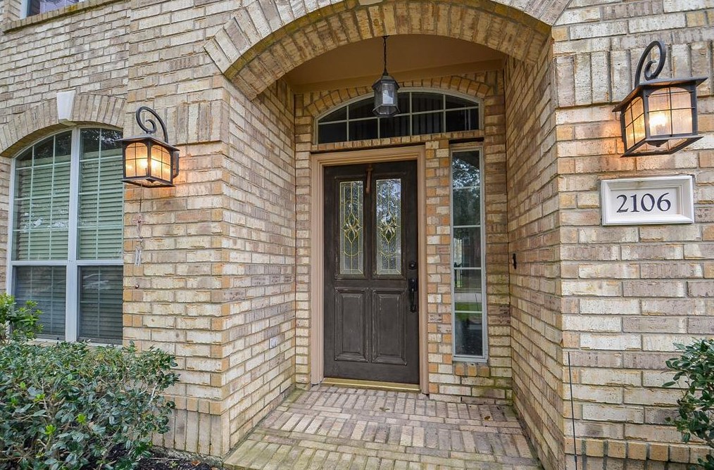 2106 Blue Water Bay Dr, Katy TX  77494-6223 exterior