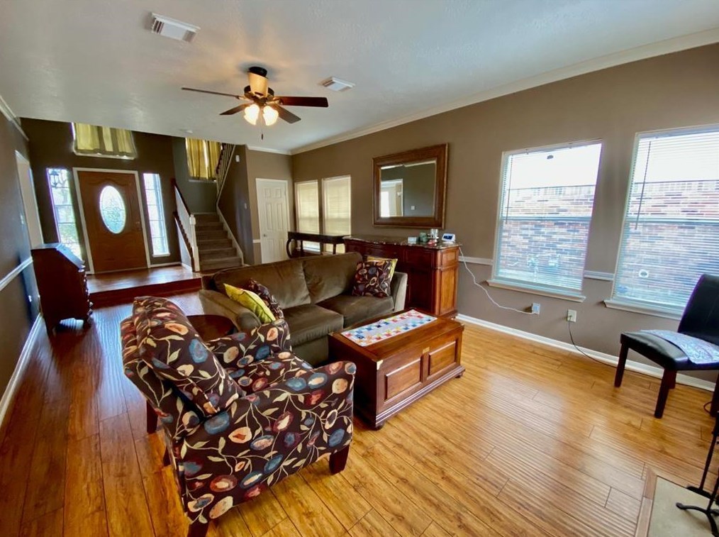 1615 Mabry Mill Rd, Houston, TX 77062