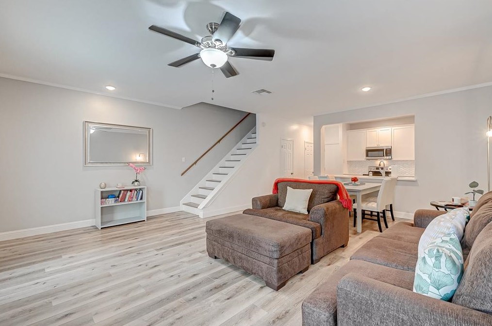8077 El Mundo St, Houston, TX 77054-4163