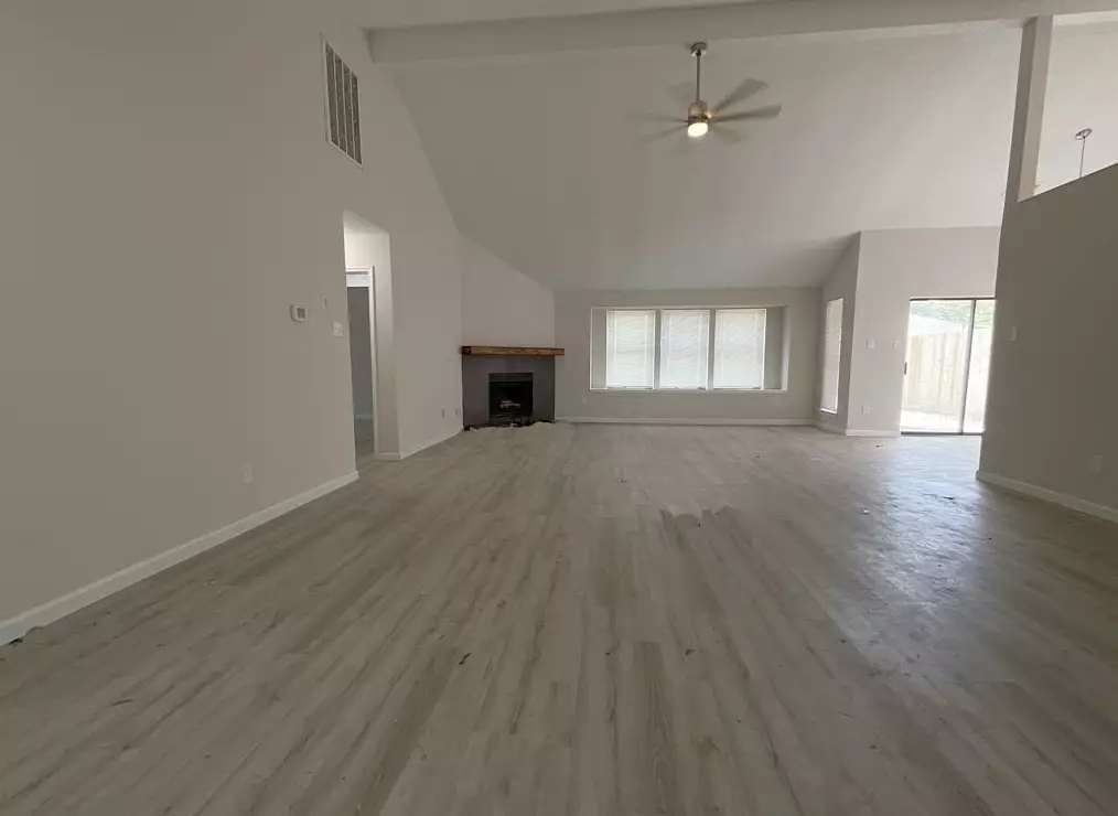 8415 Grand Knolls Dr, Houston TX  77083-5586 exterior