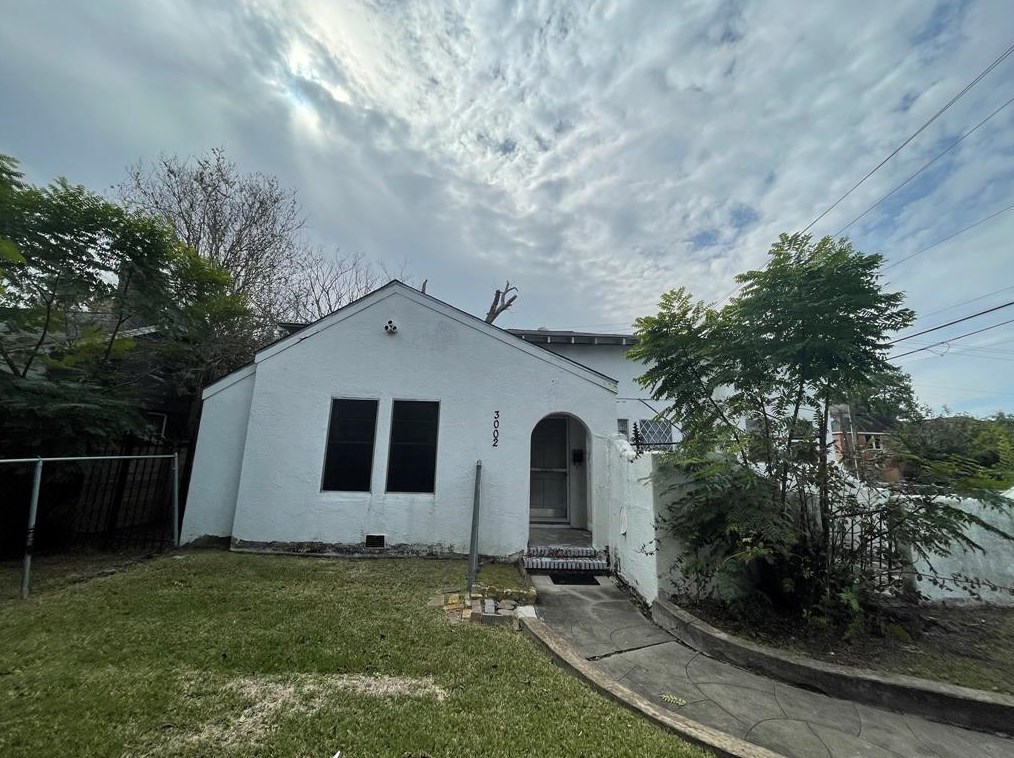 3002 Arbor St, Houston, TX 77004-6104