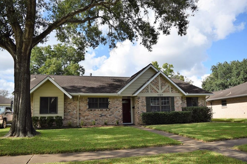 1107 Festival Dr, Houston, TX 77062