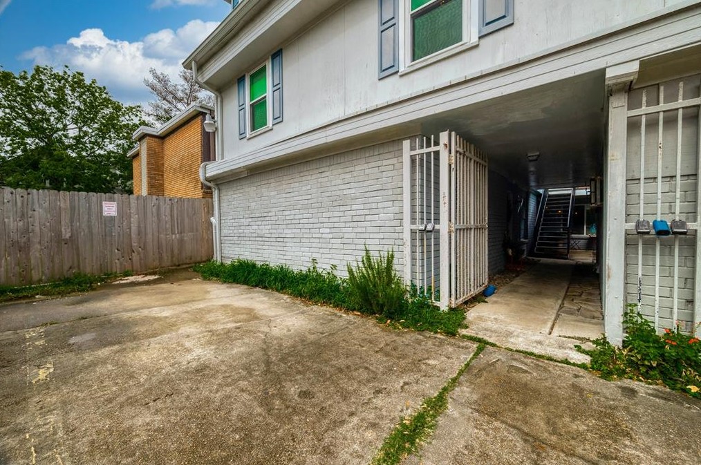 1527 Rutland St, Houston TX 77008-4157 exterior
