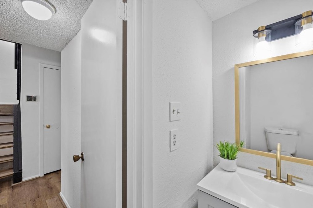 13028 Greenway Chase Ct, Houston TX  77072-2195 exterior