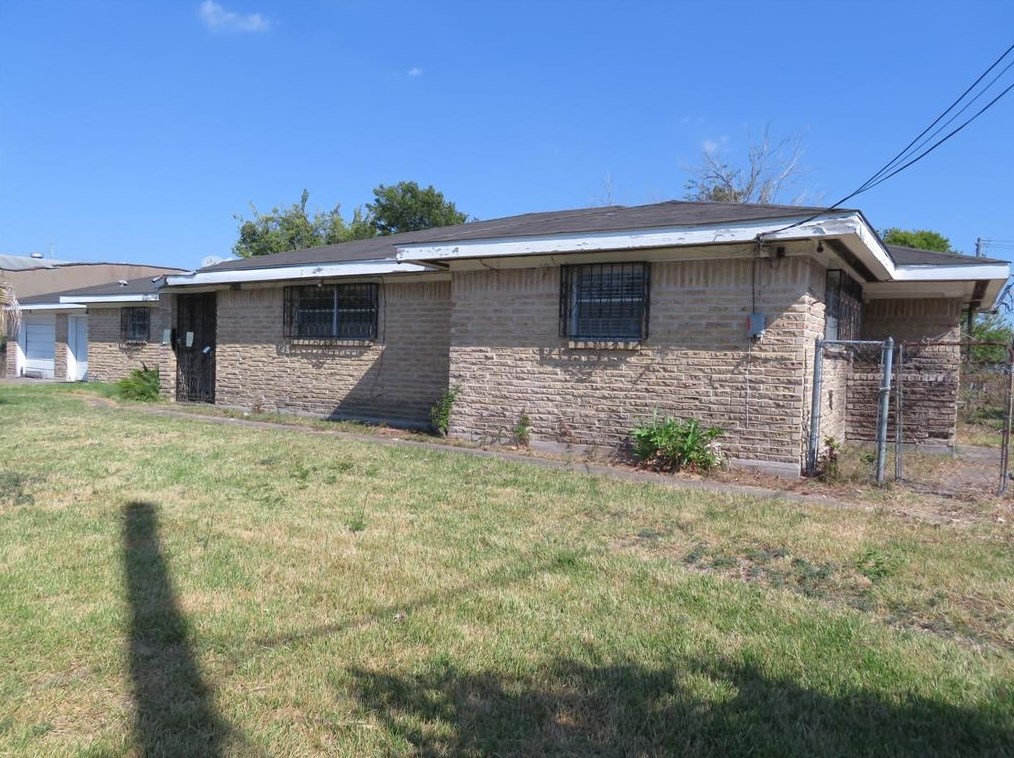 3105 Clay St, Houston, TX 77003-4625