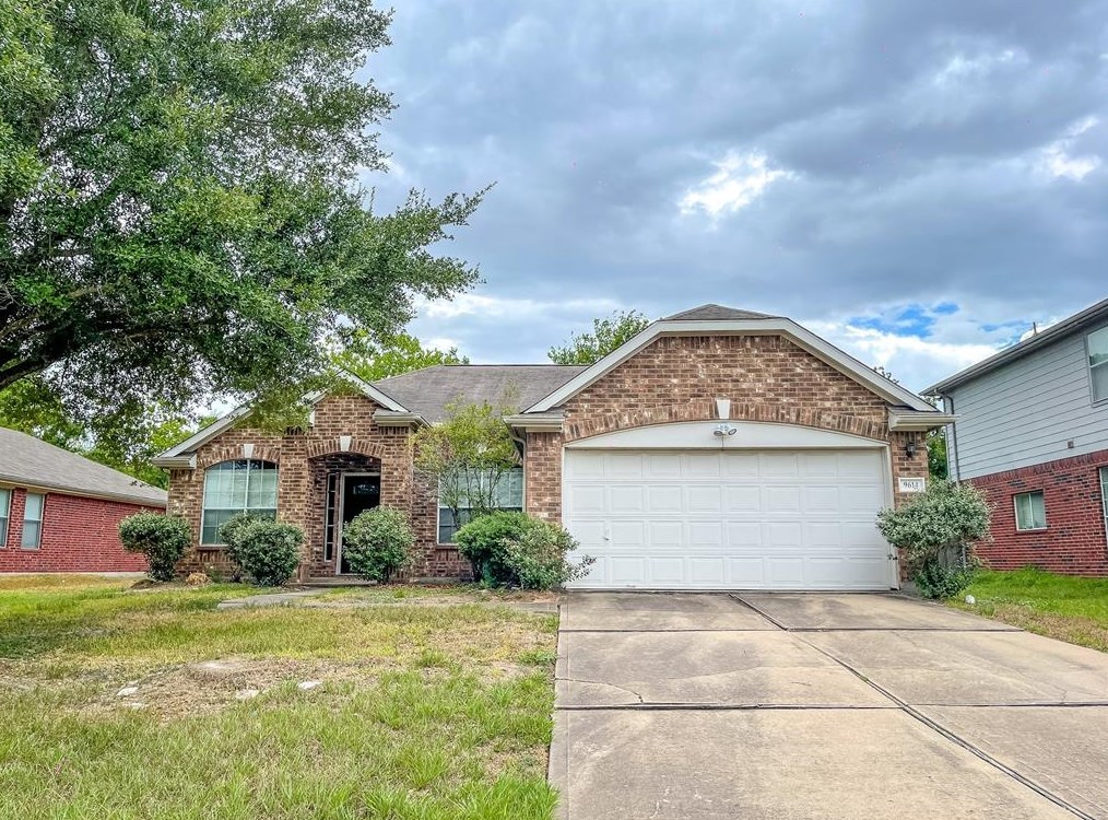 9614 Weldridge Dr, Sugar Land, TX 77498