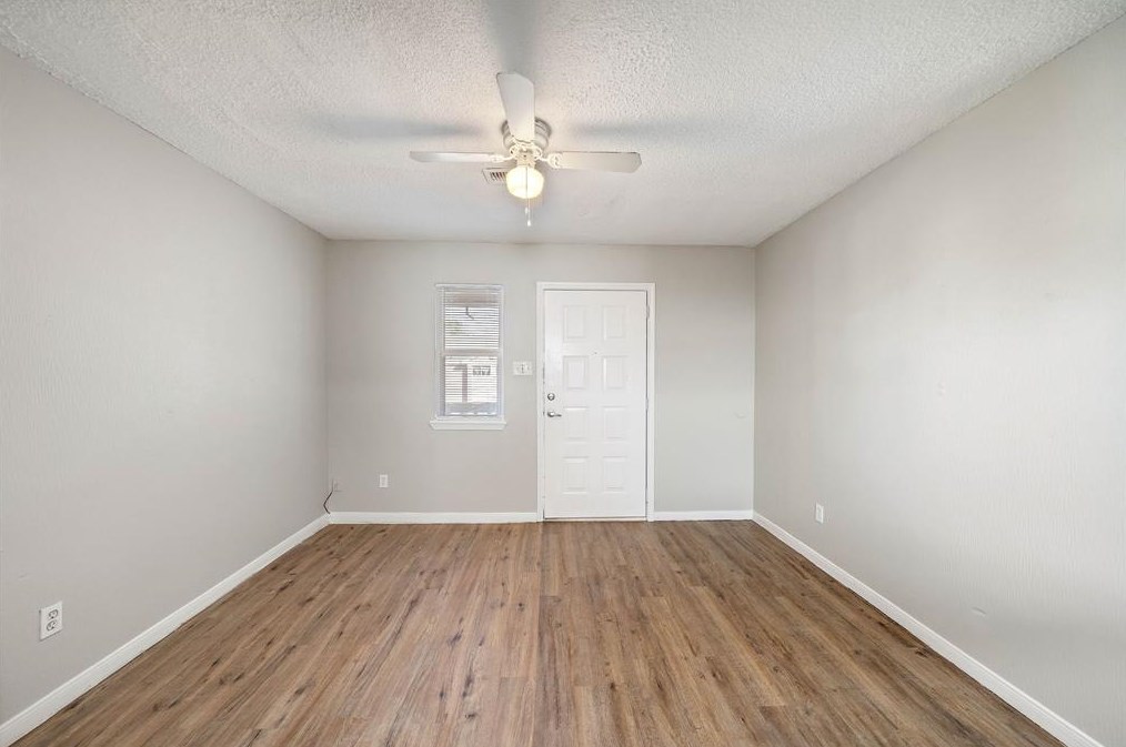 6205 Jackson Rd #5d, Hitchcock, TX 77563