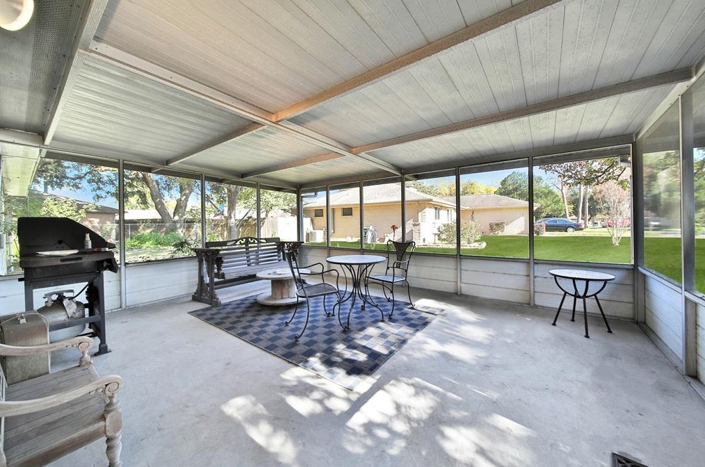 10858 Radford Ln, Houston TX  77099-4723 exterior